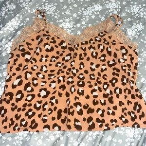 🔵FOREVER 21🥶SIZE SMALL💙 LEOPARD MARKS PEACH AND BROWN COLORED MARKS